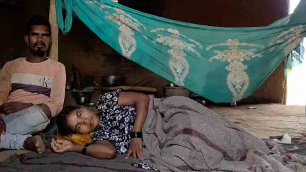 Man Carries Stillborn For 80 Km In Bag | మరణించిన శిశువును.. 80   కిలోమీటర్లు బ్యాగులో మోసిన వ్యక్తి