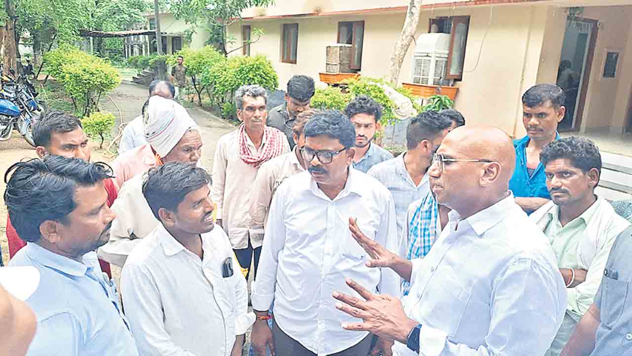 రైతులను వేధించొద్దు