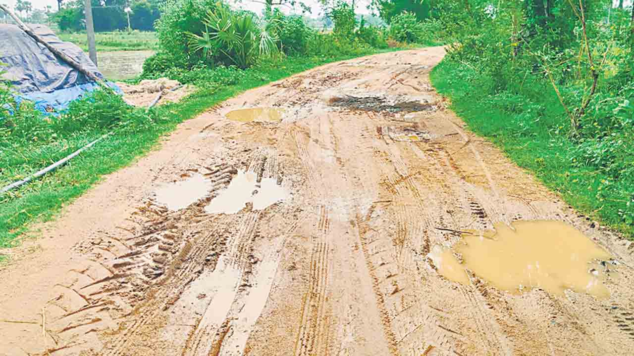 చినుకు పడితే చిత్తడే