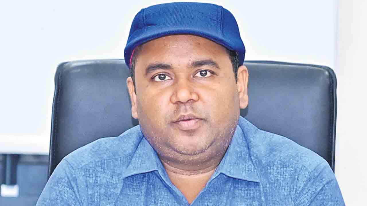 Collector Rahul Raj | త్వరగా ఇంటి నిర్మాణాలను పూర్తి చేయాలి.. ఇందిరమ్మ ఇండ్ల లబ్ధిదారులతో కలెక్టర్ రాహుల్రాజ్
