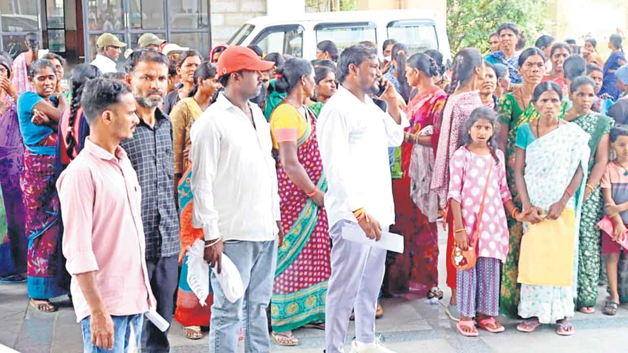 మైక్రో ఫైనాన్స్ల ఆగడాలు