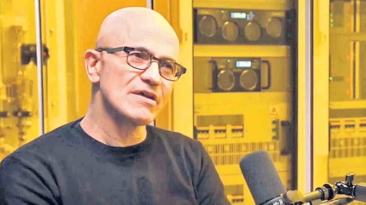 సాఫ్ట్‌వేర్‌ రంగంలో ఏఐ ప్రభావం.. ఫండమెంటల్స్‌పై పట్టు సాధించాలంటున్న మైక్రోసాఫ్ట్‌ సీఈవో