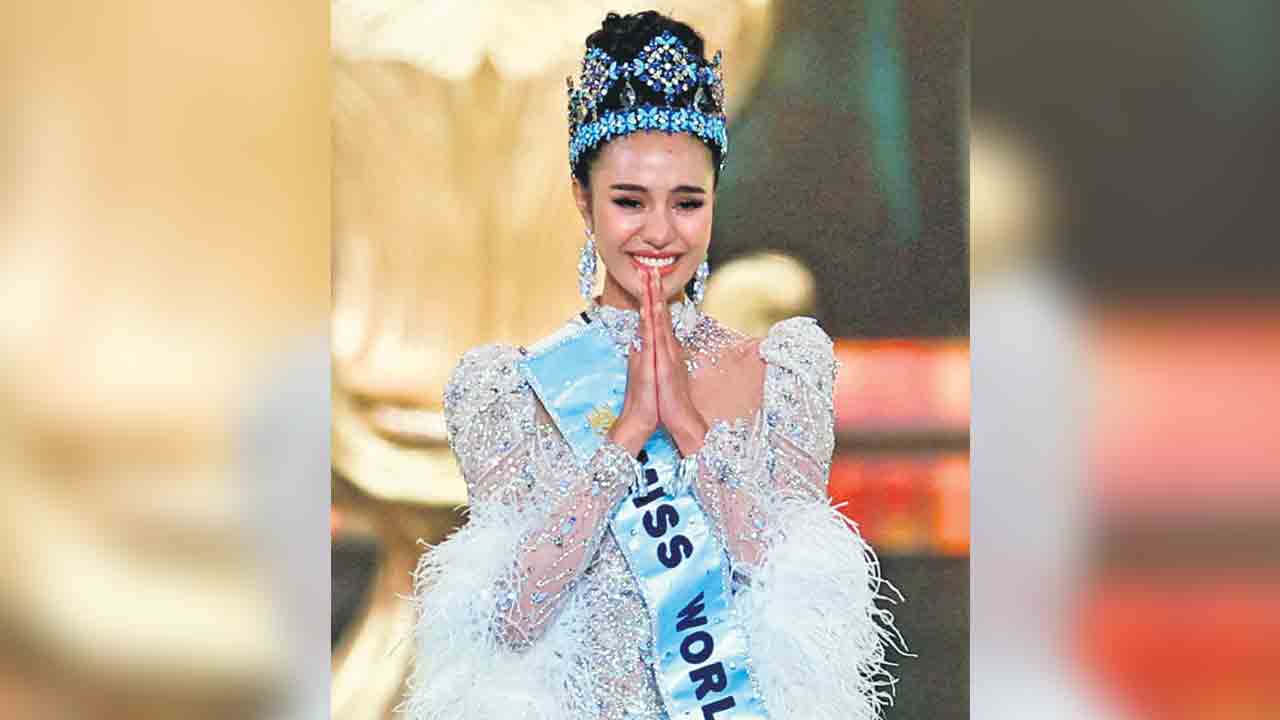 అందాల భామల విందుకు 6.25 కోట్లు?