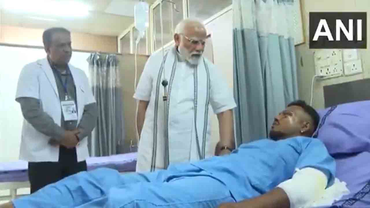 PM Modi | అహ్మదాబాద్‌ విమాన ప్రమాదం.. మృత్యుంజయుడిని పరామర్శించిన ప్రధాని మోదీ