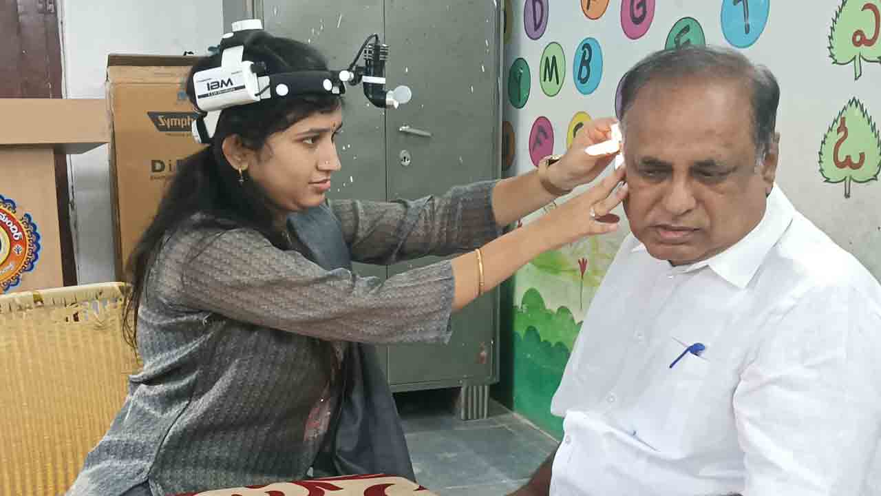 Free medical camp | దయానంద విద్యా సమితి ఆధ్వర్యంలో ఉచిత వైద్య శిబిరం