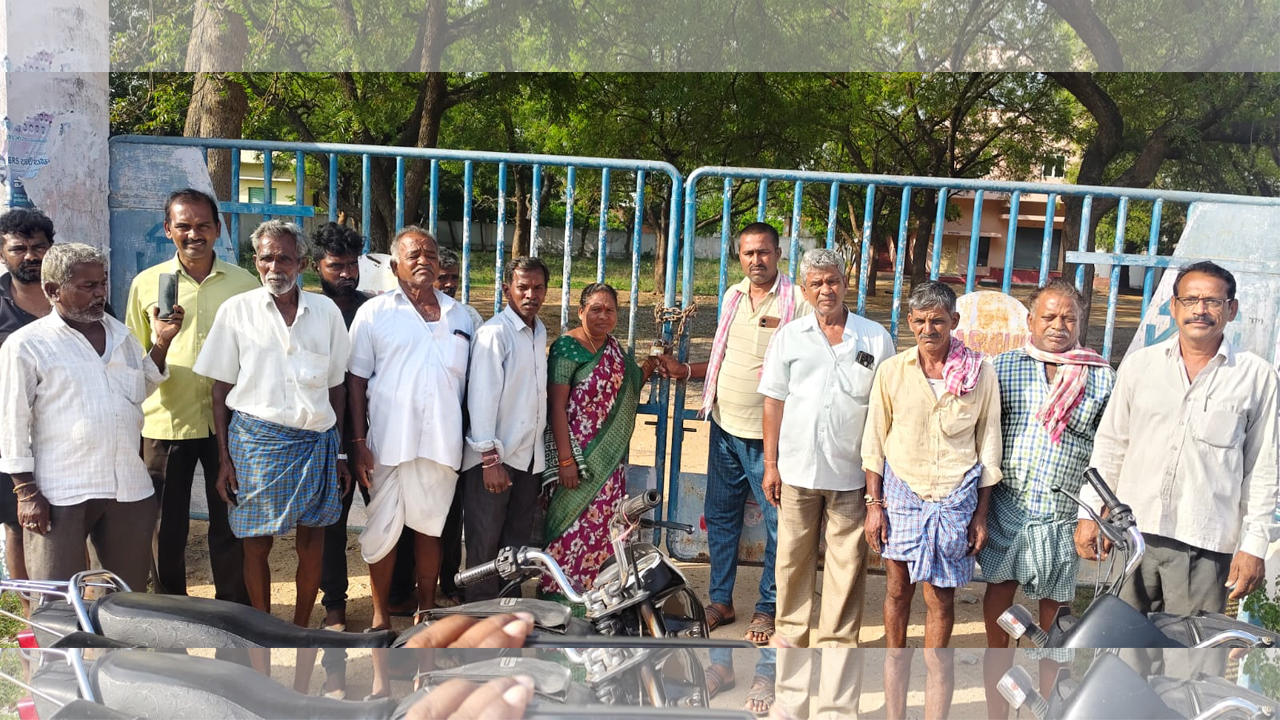 Mother Dairy | మదర్ డెయిరీ ఆఫీస్‌కు తాళం.. పాల బిల్లలు చెల్లించాలని నిరసన