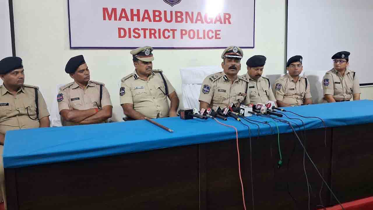 రైతులకు సంకేళ్లు వేయడం దురదృష్టకరం