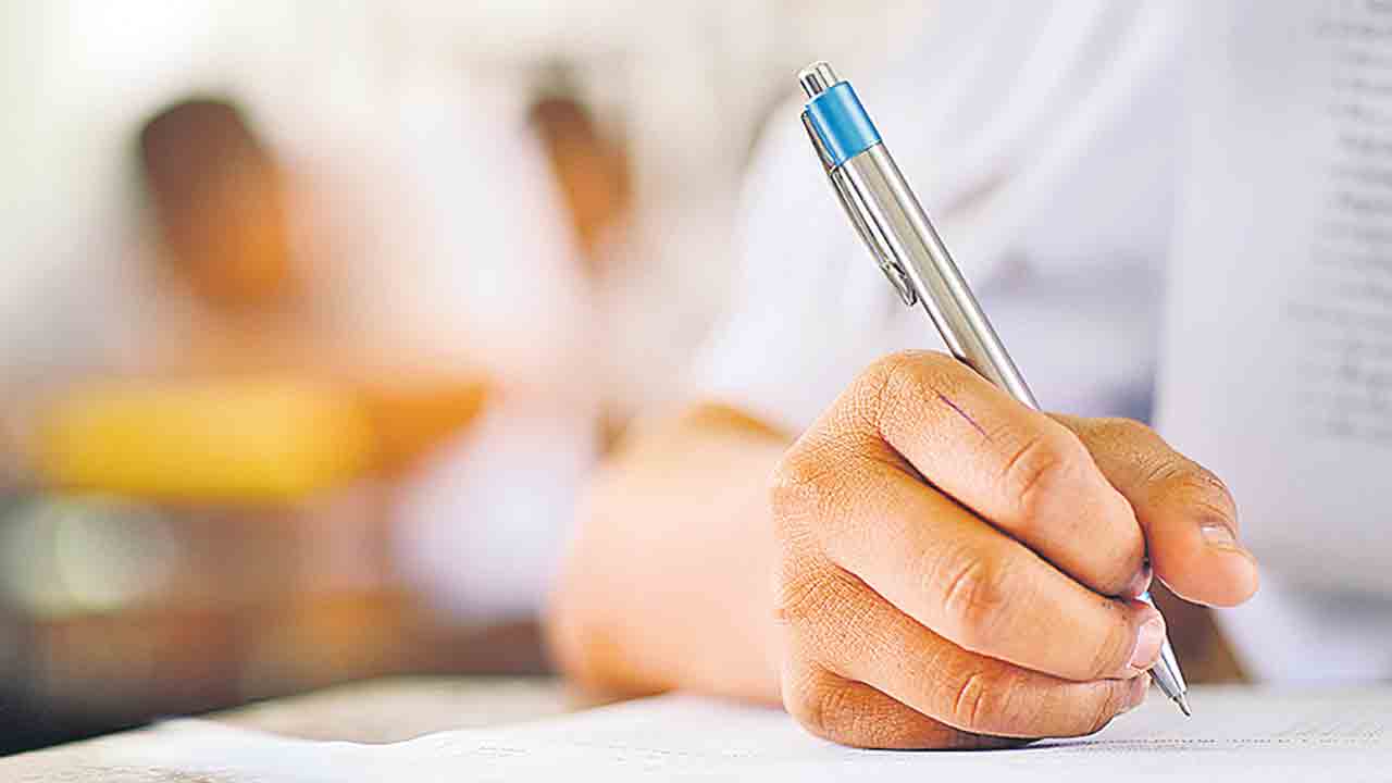 నీట్‌ పీజీ పరీక్ష వాయిదా