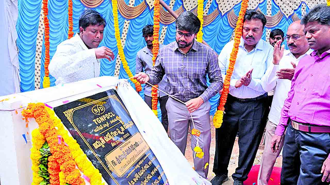 ఏటా విద్యుత్ ఉద్యోగుల సంస్మరణ దినోత్సవం