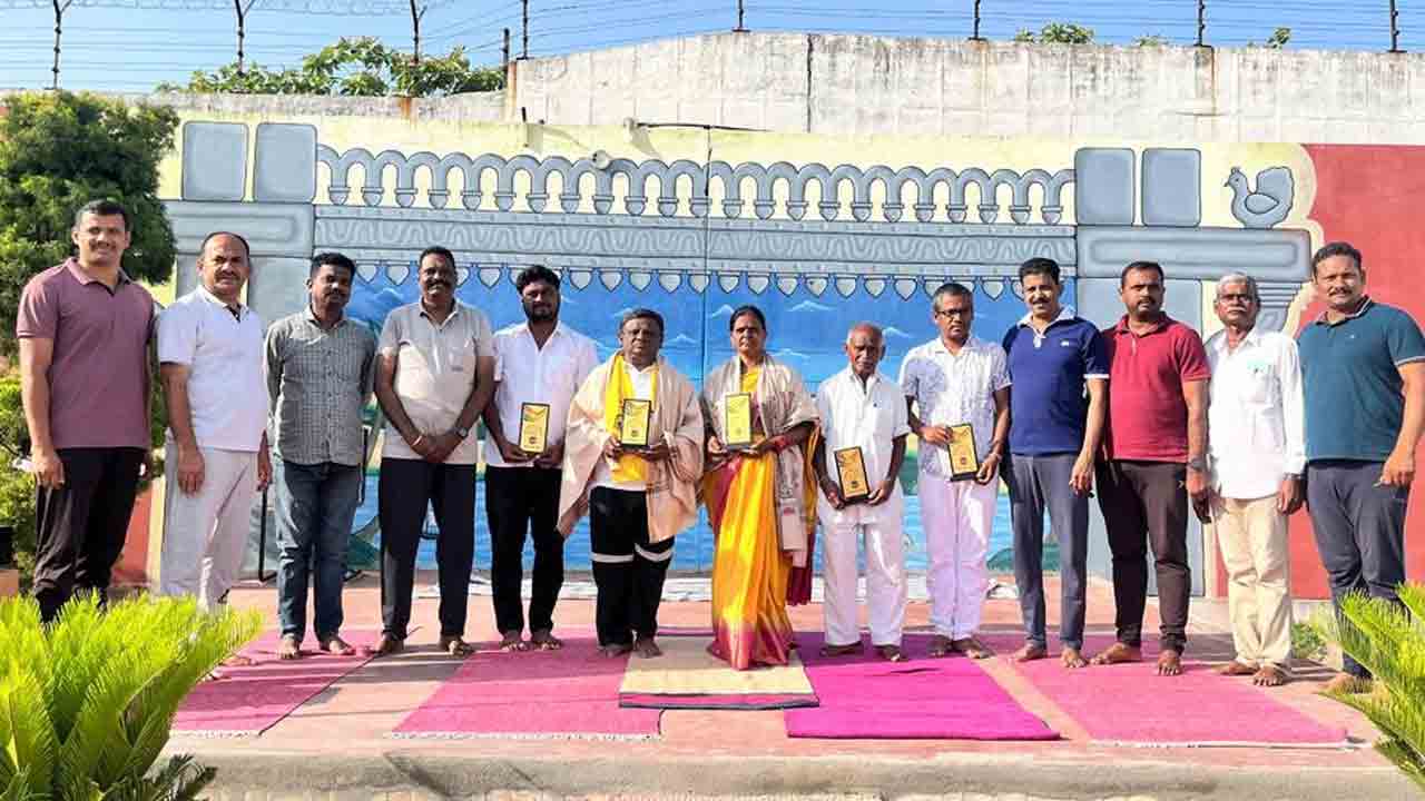 Jail Superintendent | యోగాతో మానసిక ఆందోళన, ఒత్తిడి దూరం : జైలు సూపరింటెండెంట్