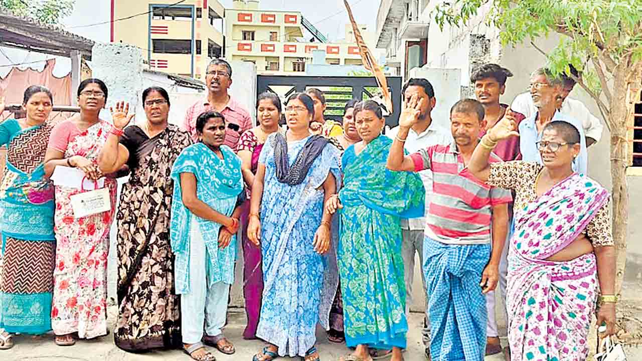 లక్కి డ్రా పేరిట ఘరానా మోసం