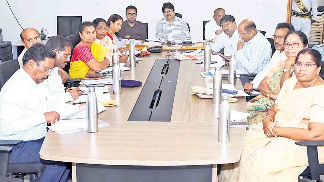 ఇండ్ల నిర్మాణ పనులు వేగవంతం చేయాలి