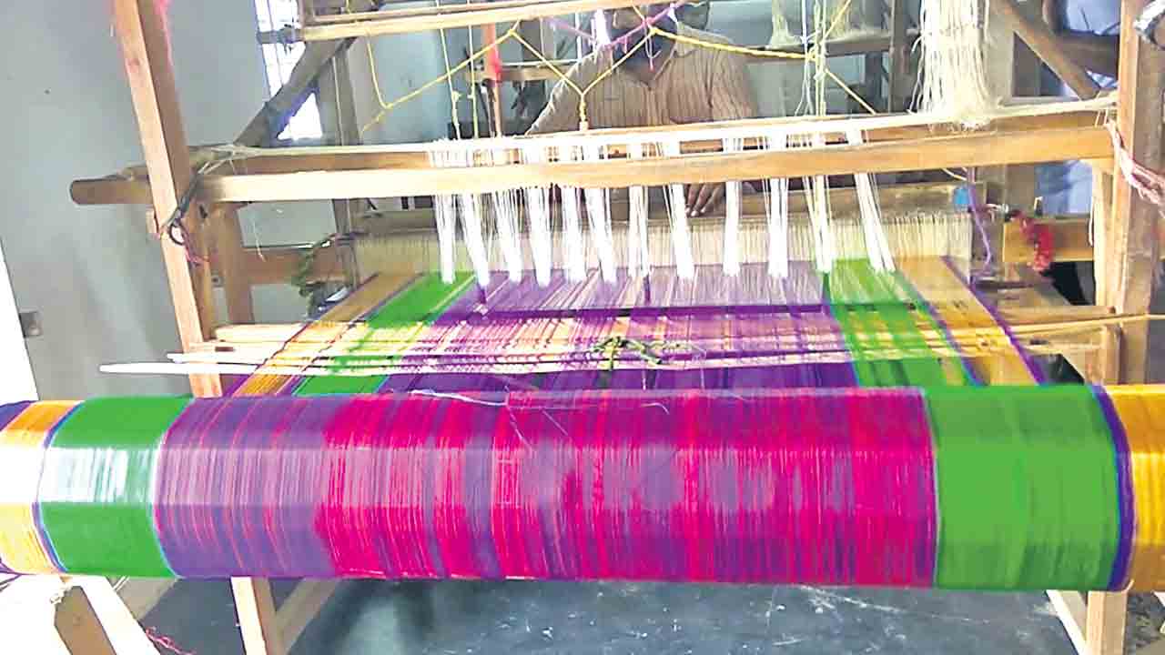 నేతన్నకు రుణ విముక్తి ఎప్పుడో.. కమిటీల పేరుతో కాంగ్రెస్‌ ప్రభుత్వం కాలయాపన