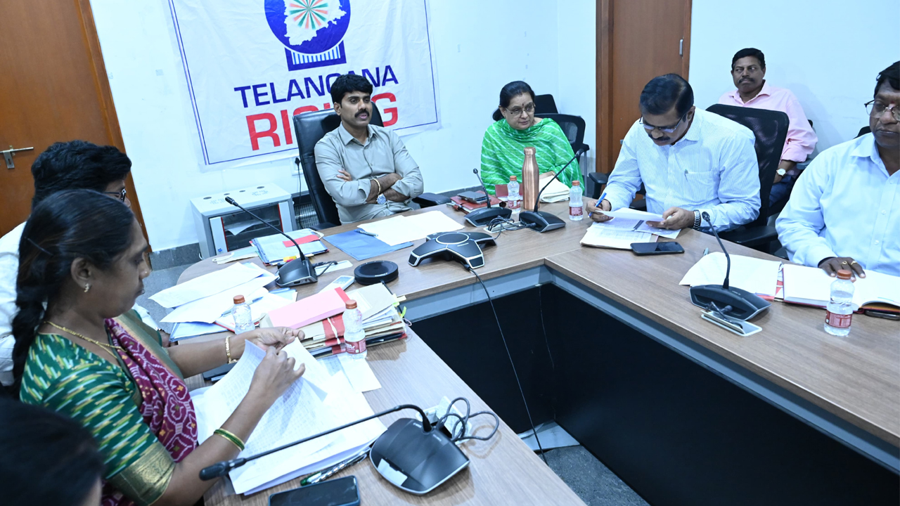 భూభారతి చట్టం సమర్థవంతంగా అమలు చేయాలి : కలెక్టర్‌ సీ నారాయణరెడ్డి