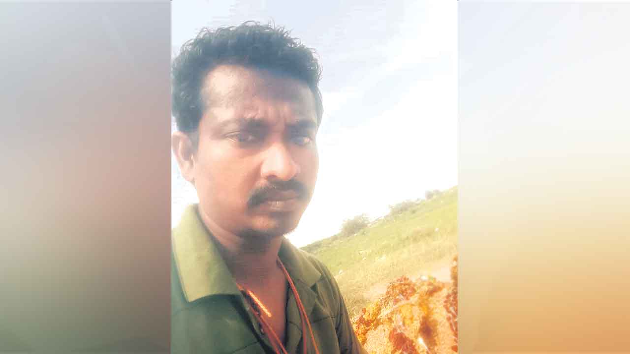 నా తండ్రిని బలిగొన్నది ప్రభుత్వమే!