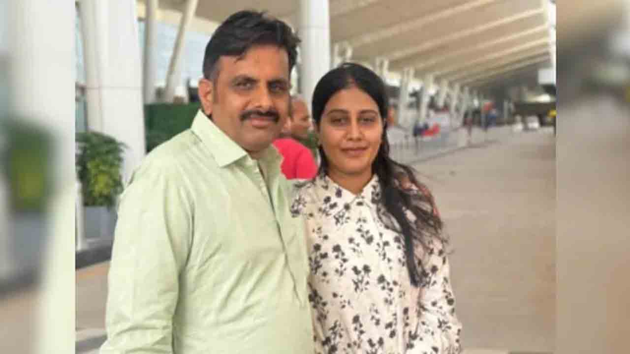 Air India flight crash | కూలిన విమానంలో.. భర్తను కలవడానికి లండన్ వెళ్తున్న కొత్త వధువు