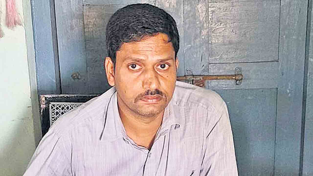 ఏసీబీ వలలో పంచాయతీ కార్యదర్శి.. ఎన్‌వోసీ ఇవ్వడానికి రూ.15 వేలు డిమాండ్‌