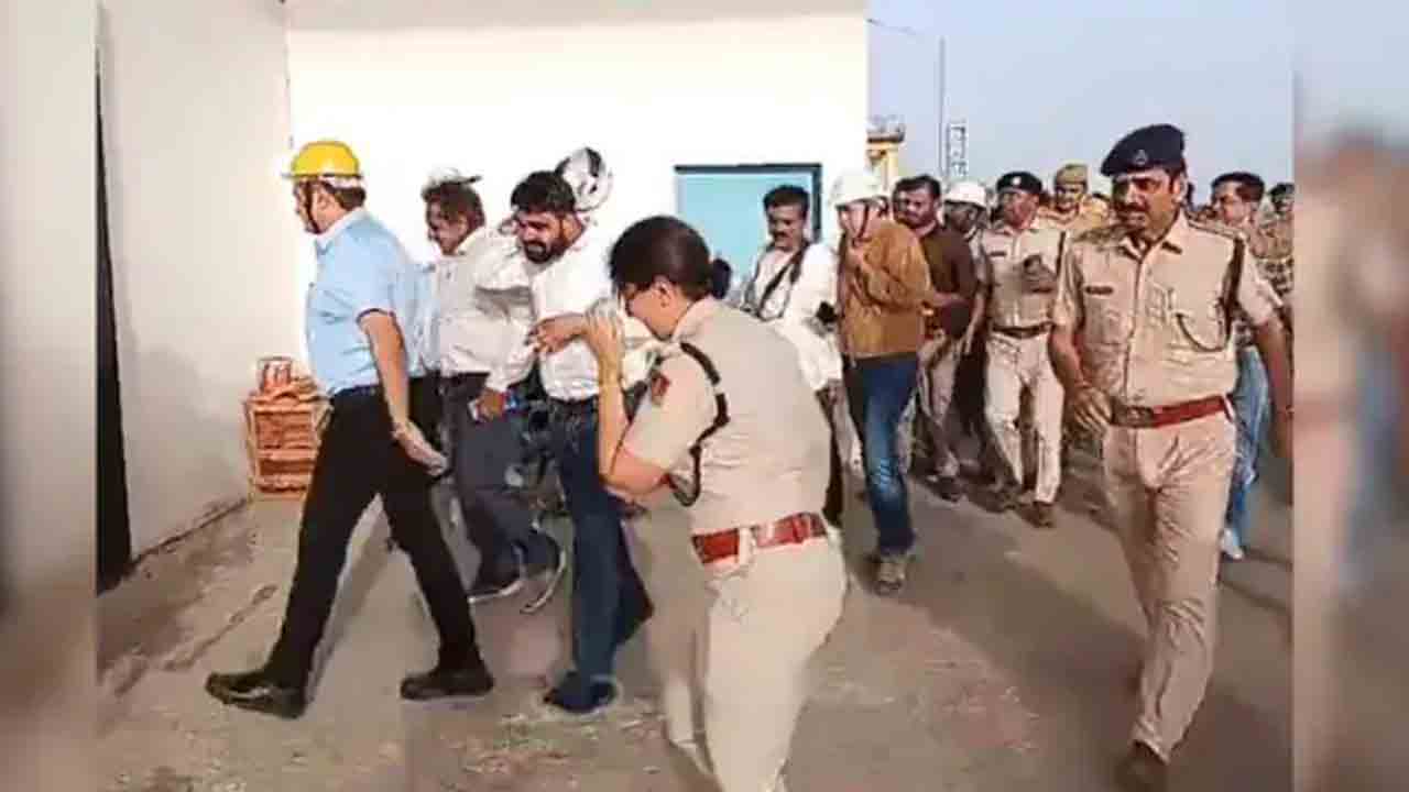 Bees Attack | మాక్‌ డ్రిల్‌ సమయంలో తేనెటీగల దాడి.. పరుగులు తీసిన అధికారులు