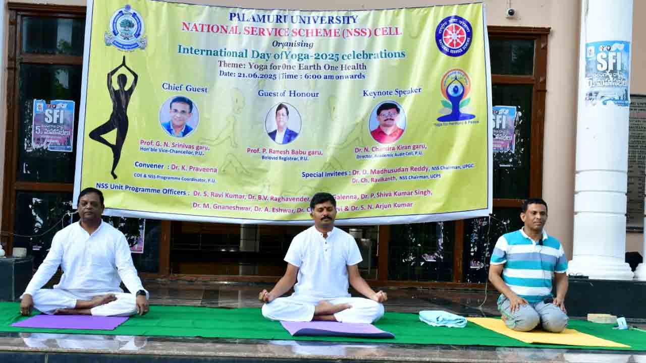 Palamuru University | శరీరాన్ని.. మనసును ఏకం చేసే అద్భుత సాధనం యోగా: పీయూ వీసీ జీఎన్‌ శ్రీనివాస్‌