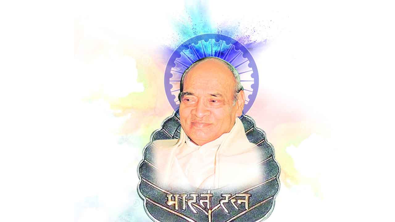 అపర మేధావి.. పీవీ