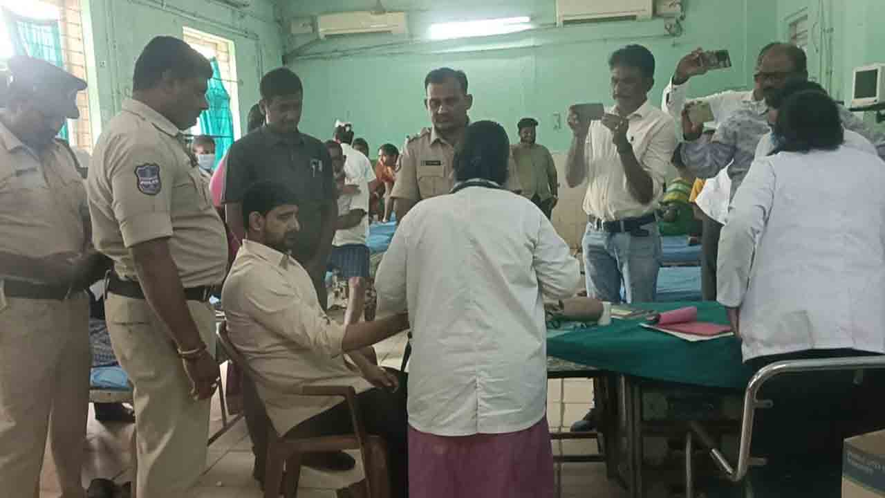 పాడి కౌశిక్ రెడ్డికి ఎంజీఎంలో వైద్య పరీక్షలు