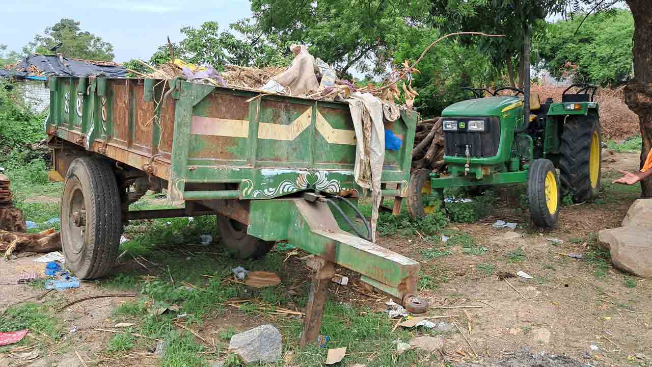 Palle Pragathi | నిరుపయోగంగా పల్లె ప్రగతి ట్రాక్టర్.. రిపేర్‌ చేయించే వారే కరువాయె..!