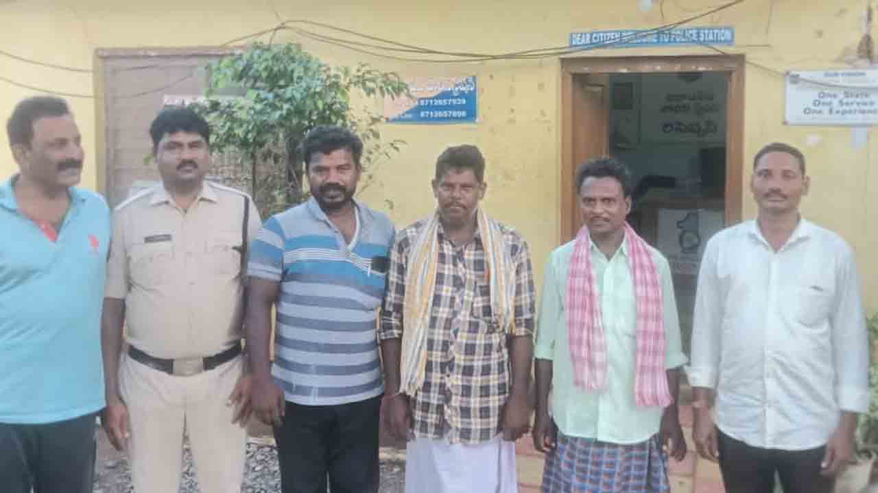Panchayat Labourers | జీతాల గోస.. పంచాయతీ కార్మికుల ముందస్తు అరెస్ట్
