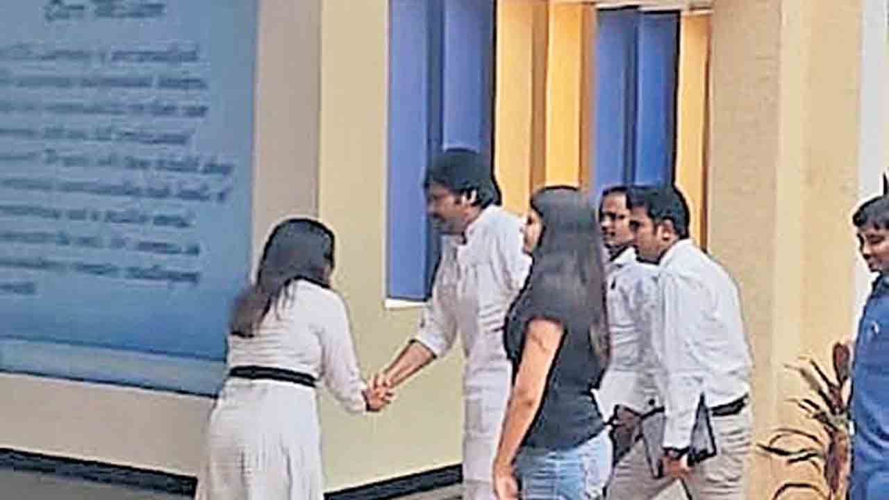 ఇక్రిసాట్‌లో పవన్‌ కల్యాణ్‌