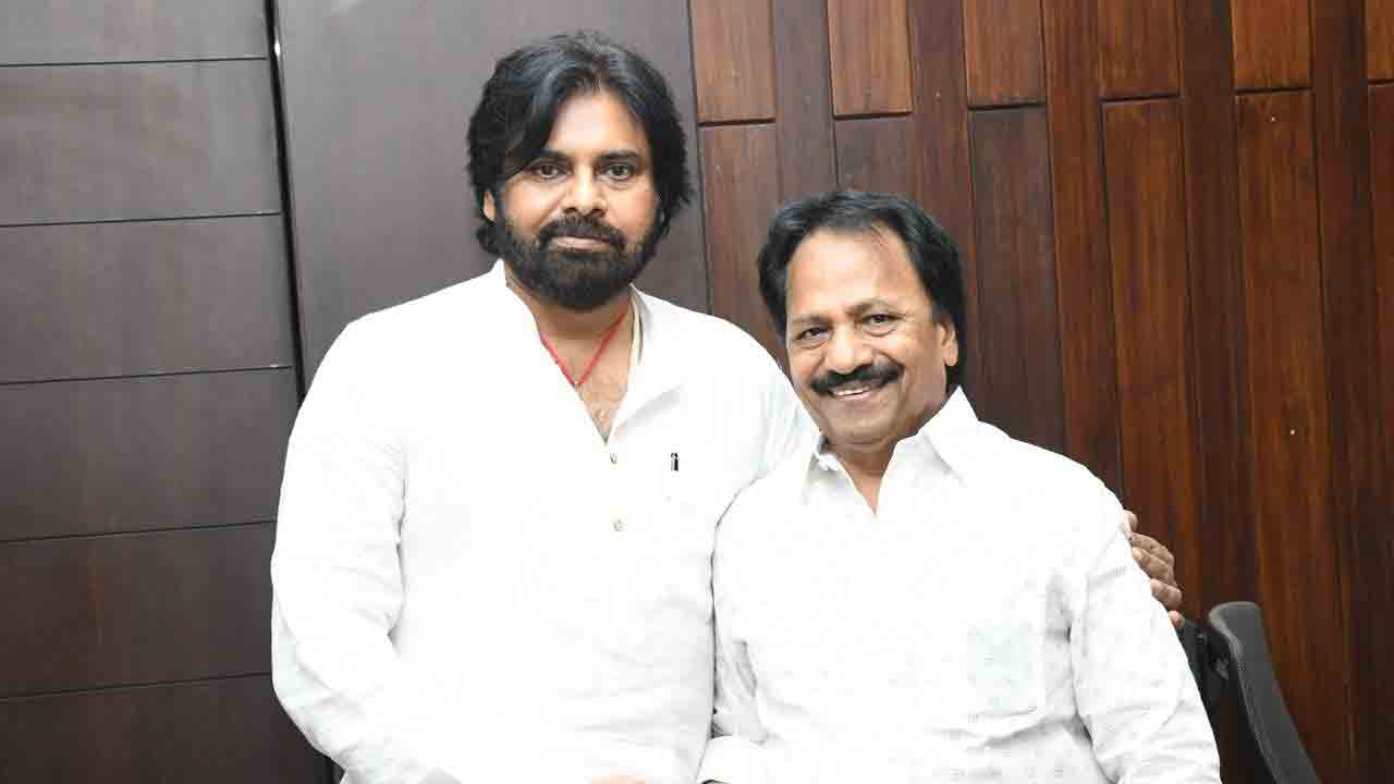 Pawan Kalyan | ఆర్థిక ఇబ్బందుల్లో ‘హరి హర వీర మల్లు’ నిర్మాత.. రూ.11 కోట్ల అడ్వాన్స్ తిరిగిచ్చేసిన పవన్ కళ్యాణ్.!