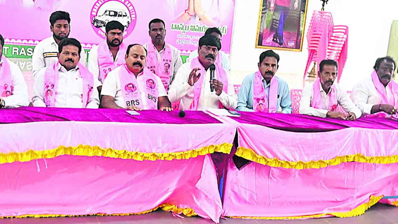 రేవంత్‌రెడ్డి అవివేకి..