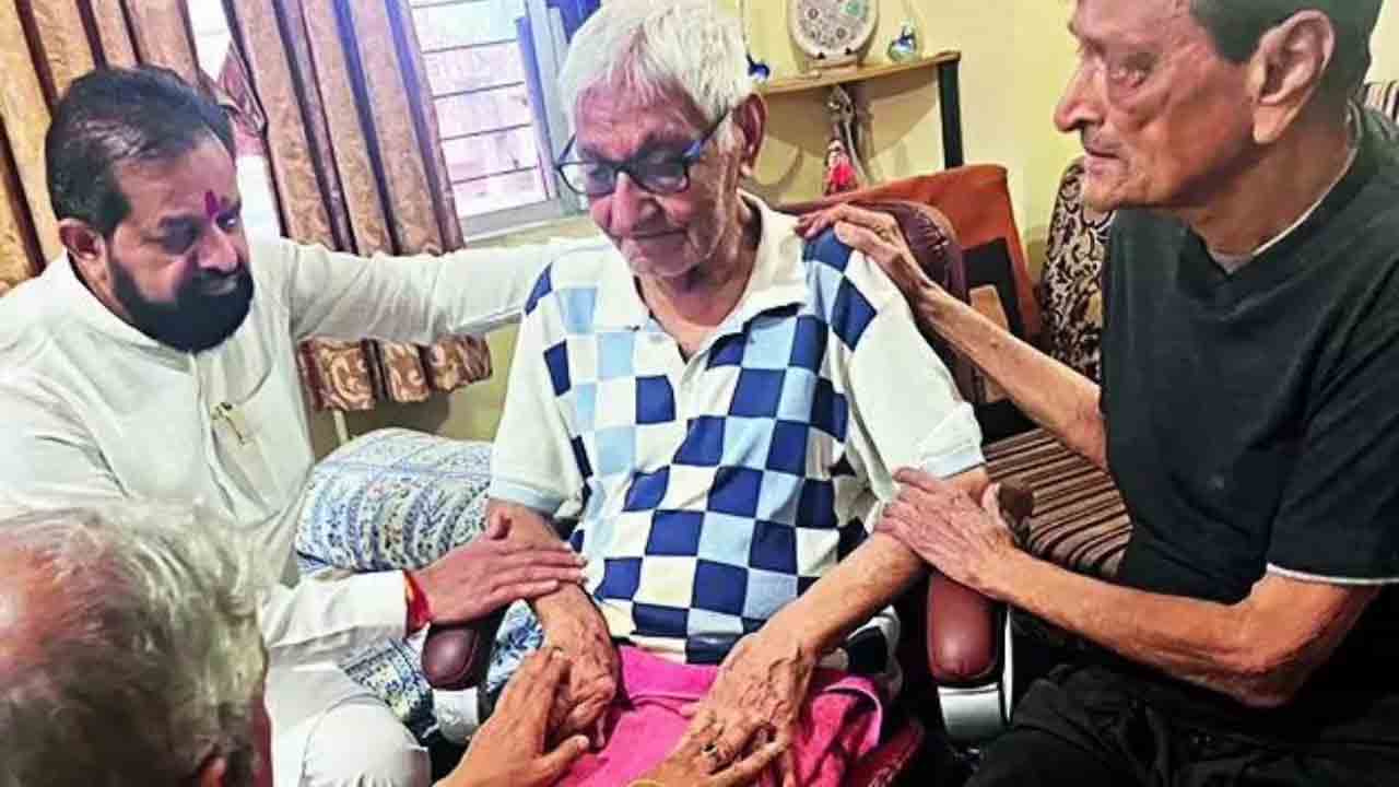 Sumit Sabharwal | ‘నాన్నా.. పైలట్‌ ఉద్యోగం మానేసి నిన్నే చూసుకుంటా..’ తండ్రికి మాటిచ్చిన పైలట్‌ సుమిత్‌.. ఇంతలోనే ఘోరం