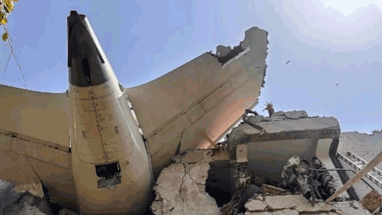 Air India Crash | ఎయిర్ ఇండియా విమాన ప్రమాదం.. ఎయిర్పోర్ట్స్ సమీపంలోని నిర్మాణాలపై కఠిన చర్యలకై ముసాయిదా