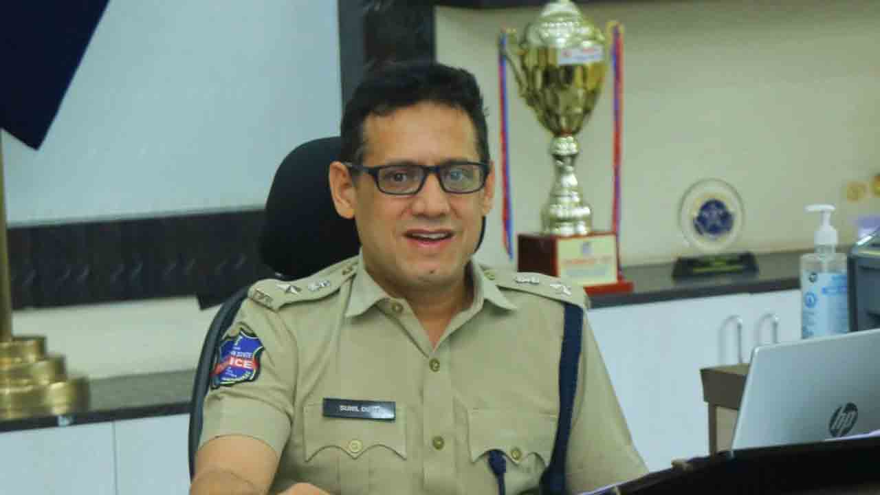 పోలీస్‌ కమిషనర్‌ సునీల్‌దత్‌