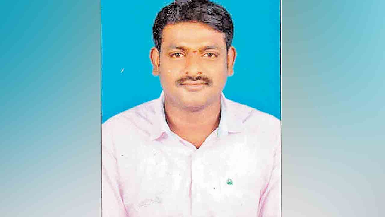 తనిఖీలకు వెళ్లిన కానిస్టేబుల్‌కు గుండెపోటు.. పోలీస్‌ లాంఛనాలతో అంత్యక్రియలు