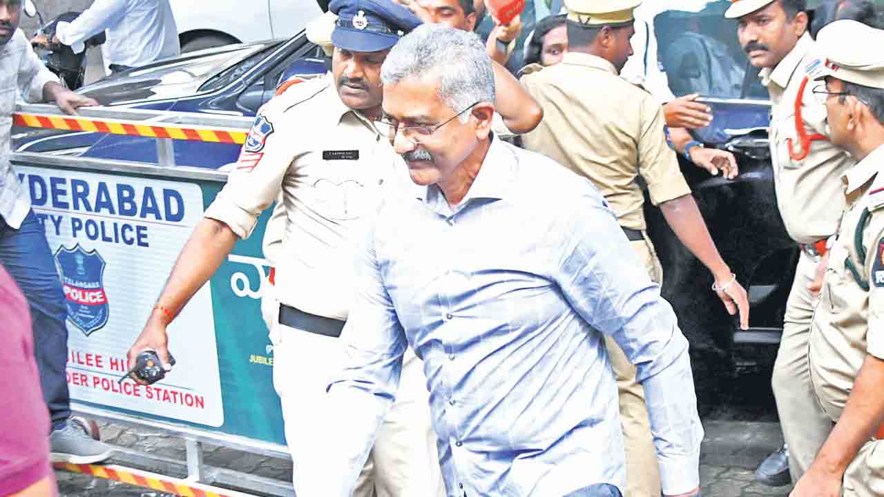 ఎనిమిది గంటల పాటు విచారణ