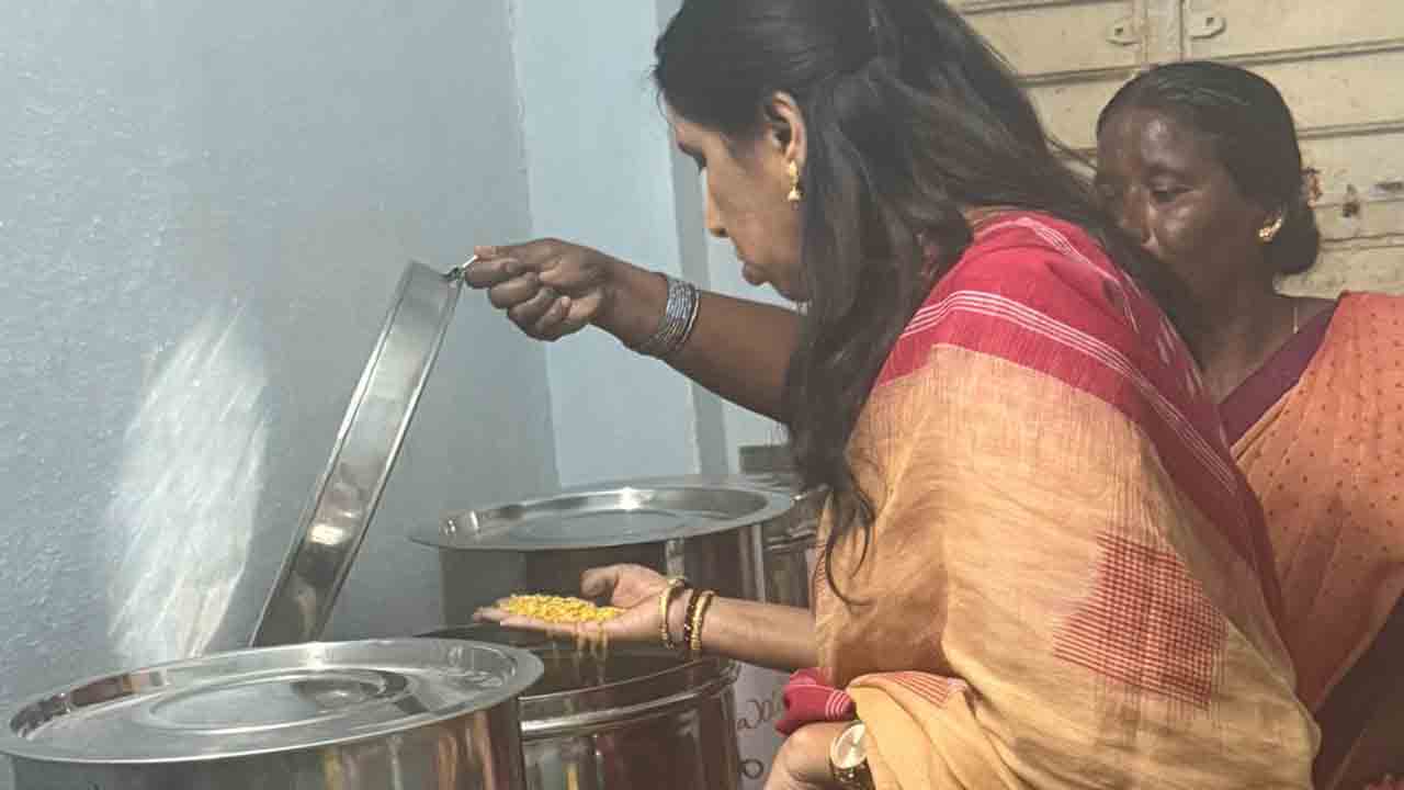 Private Colleges | వసతులు లేని ప్రైవేటు కళాశాలలపై చర్యలు : ఇంటర్‌ బోర్డు విద్యాధికారిని మాధవి