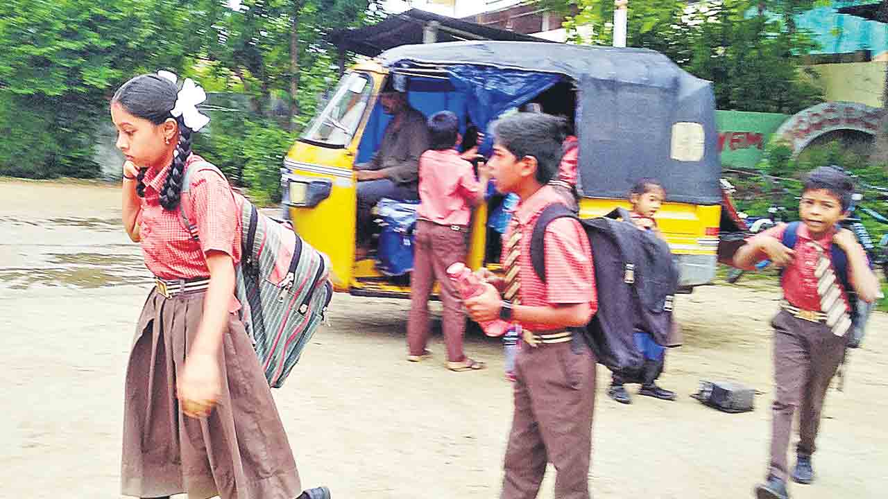 అటు చదువుకు.. ఇటు సాగుకు! పైసలకు పాట్లు