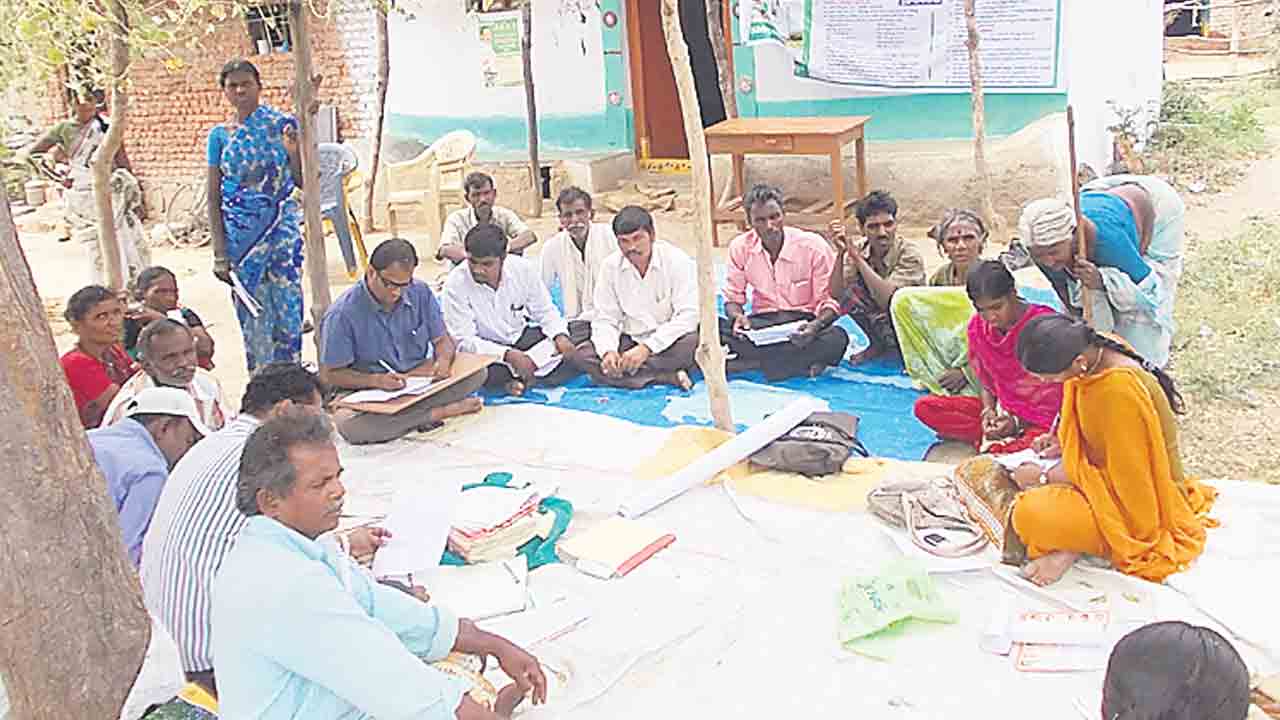 దరఖాస్తులు పరిష్కారమయ్యేనా..