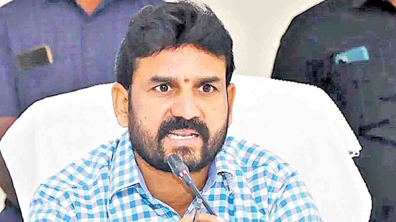 రైతులకు బేడీలా..?