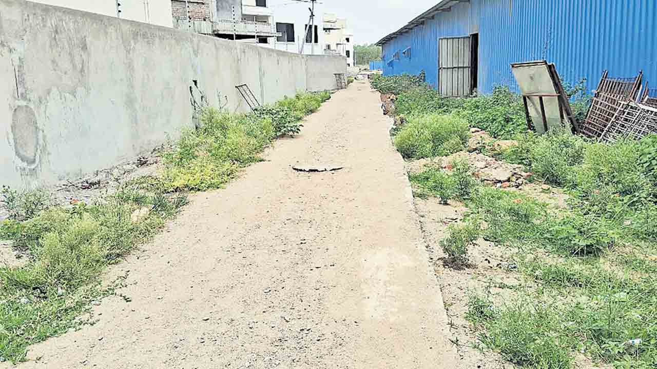 కబ్జా కోరల్లో… చెరువులు, కుంటలు