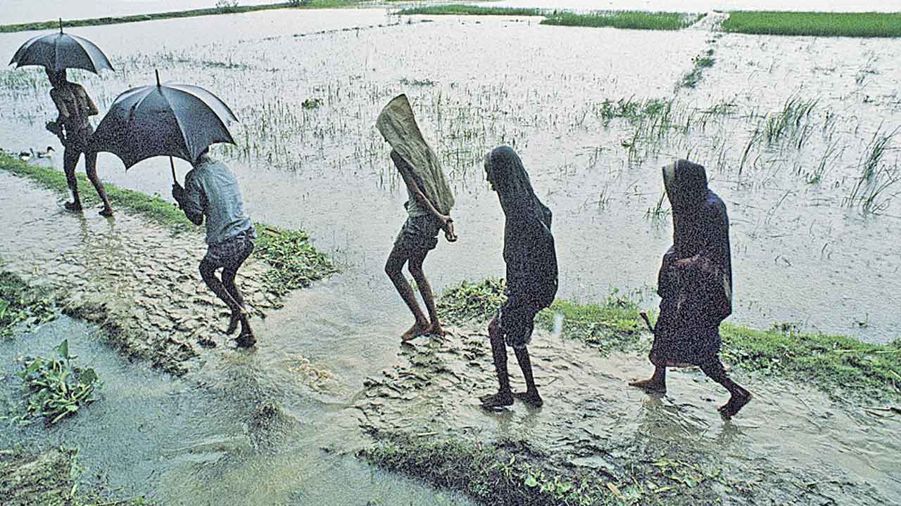 నెలాఖరుపైనే అన్నదాత ఆశలు