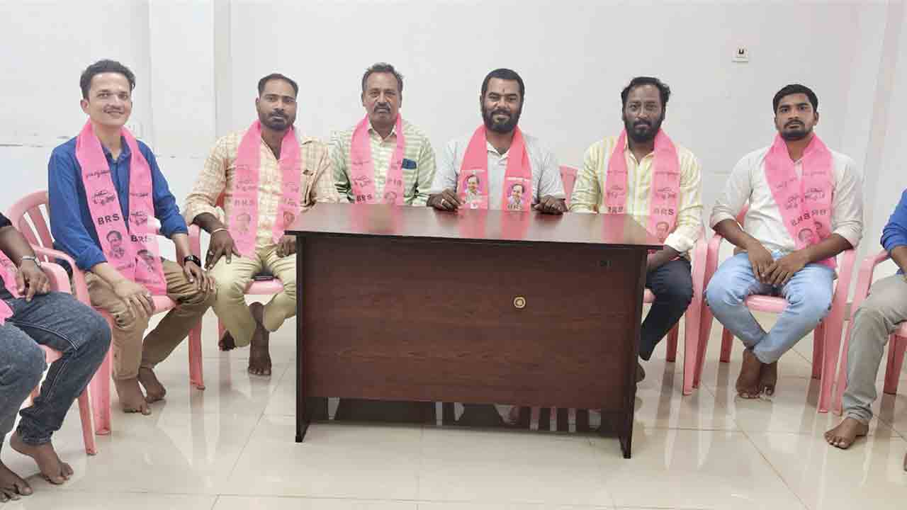 Rajiv Yuva Vikasam | వికసించకుండానే వాడిపోతున్న రాజీవ్ యువ వికాసం పథకం.. నిరుద్యోగ యువతకు తీరని అన్యాయం