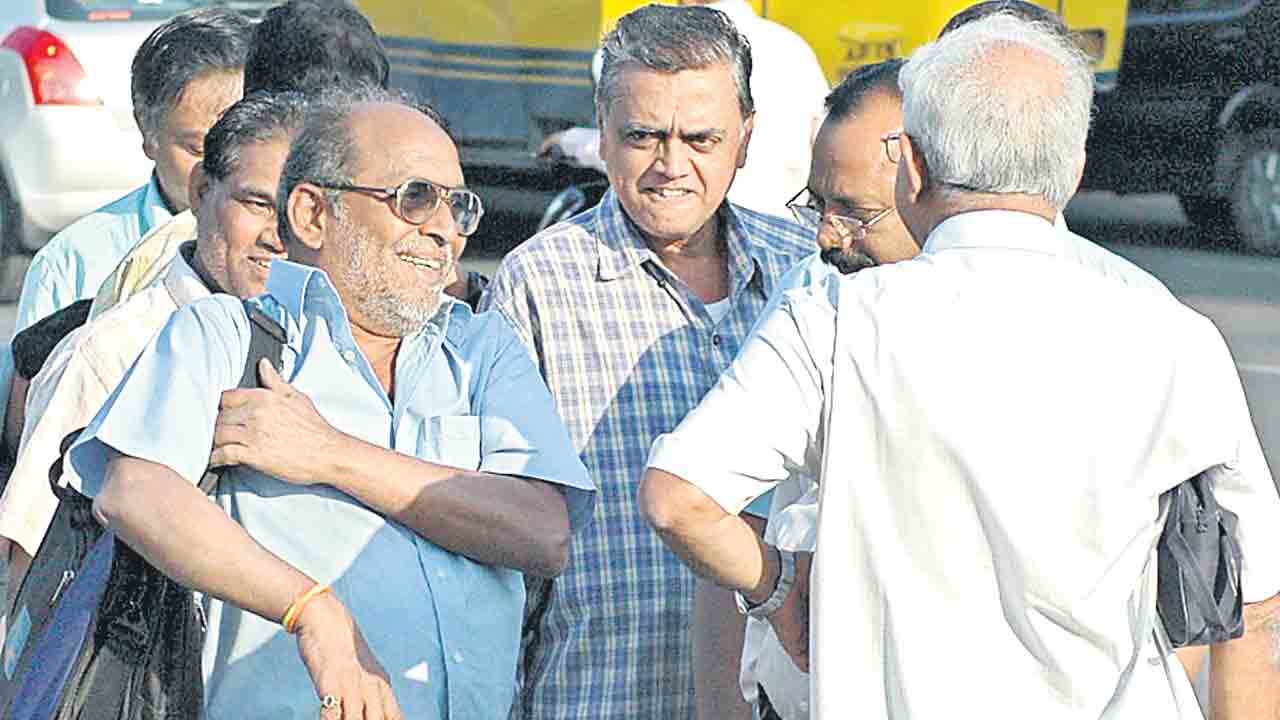 రిటైర్డ్‌ ఉద్యోగుల సమర భేరి.. పదిహేను నెలలుగా అందని బెనిఫిట్స్‌