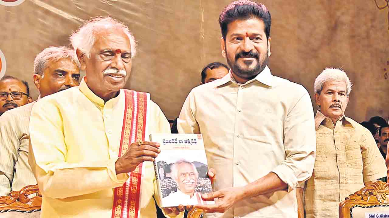 మోదీ స్కూల్లో.. బాబు కాలేజీలో చదువుకున్న!