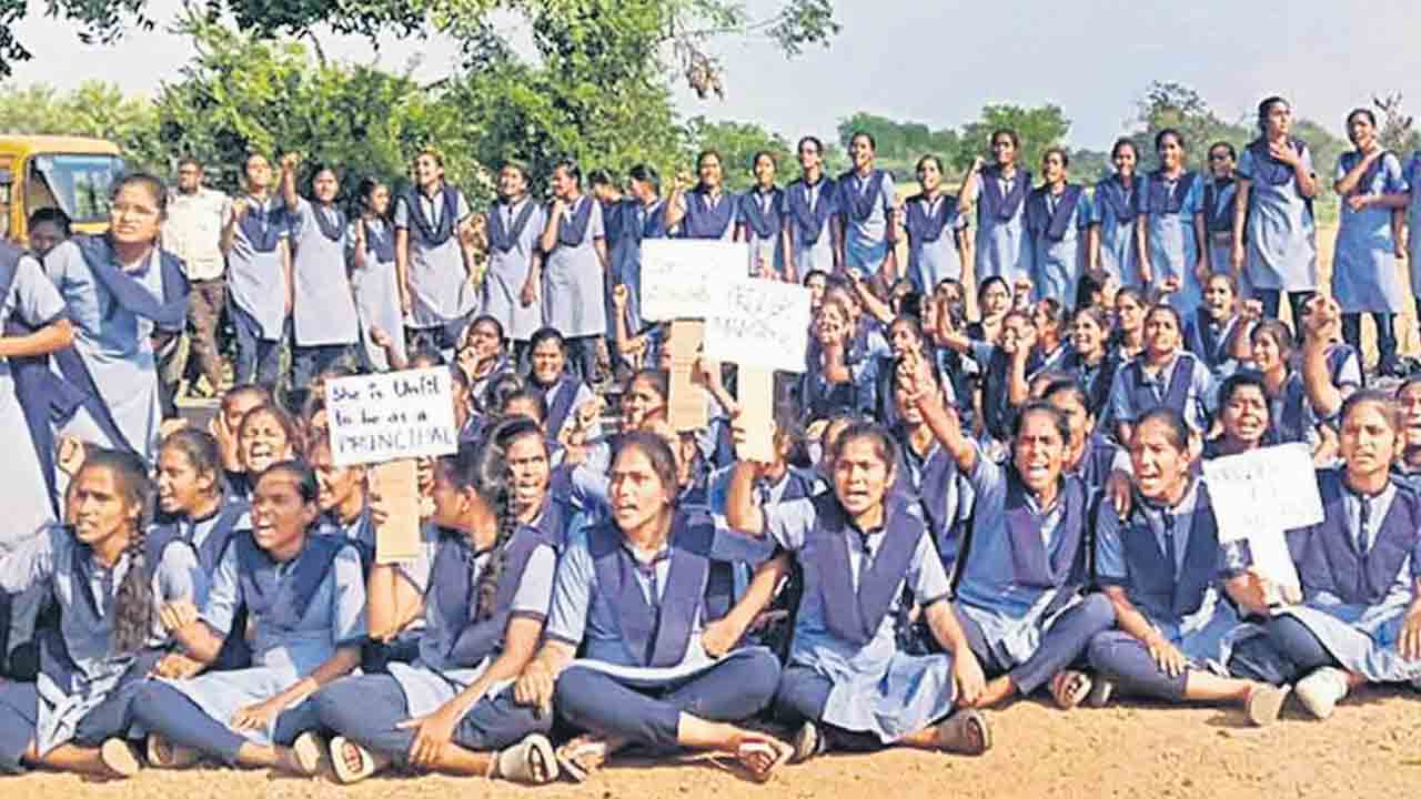 విధ్వంసం వైపు..