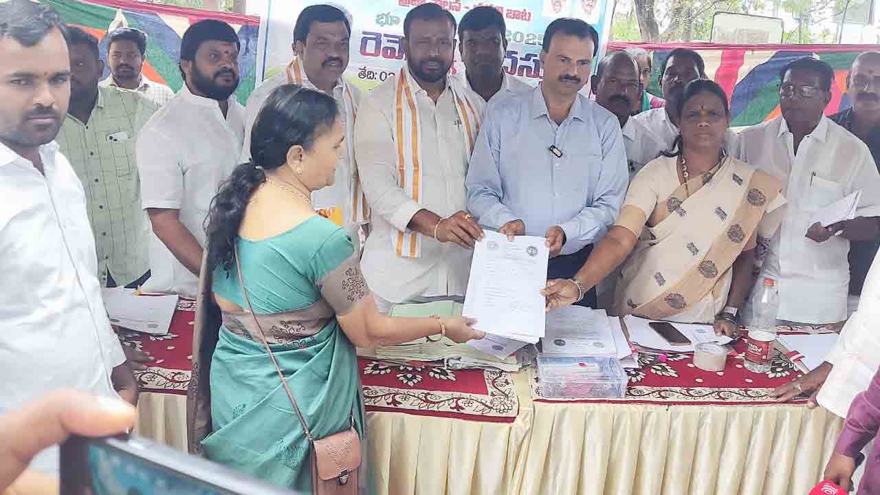 Revenue Conferences | భూ సమస్యల సత్వర పరిష్కారానికి రెవెన్యూ సదస్సులు : అడిషనల్ కలెక్టర్ విజయేందర్ రెడ్డి