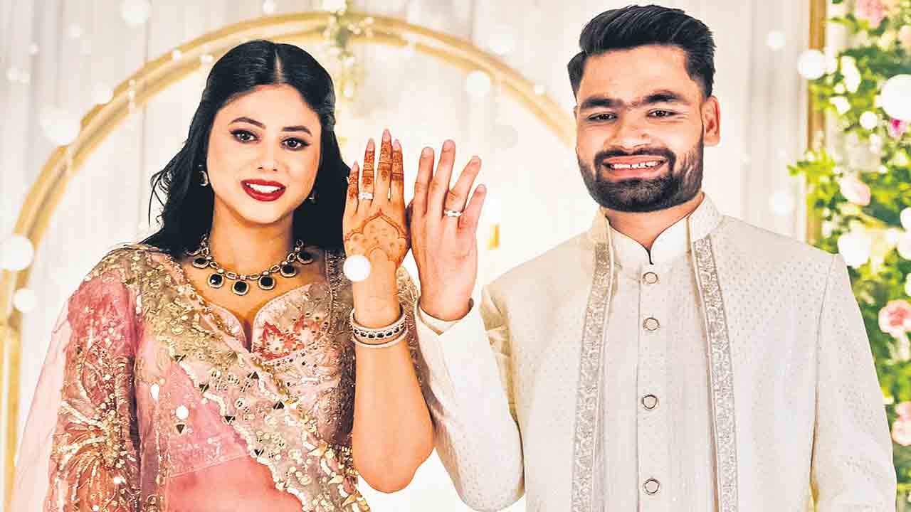 అట్టహాసంగా రింకూ, ప్రియ నిశ్చితార్థం