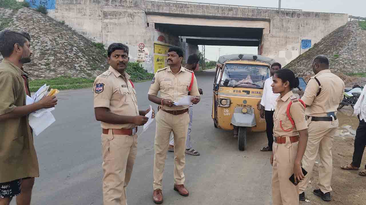 Road Rules | రోడ్డు నిబంధనలు పాటించకుంటే కేసులు తప్పవు : సీఐ వెంకట రాజగౌడ్‌