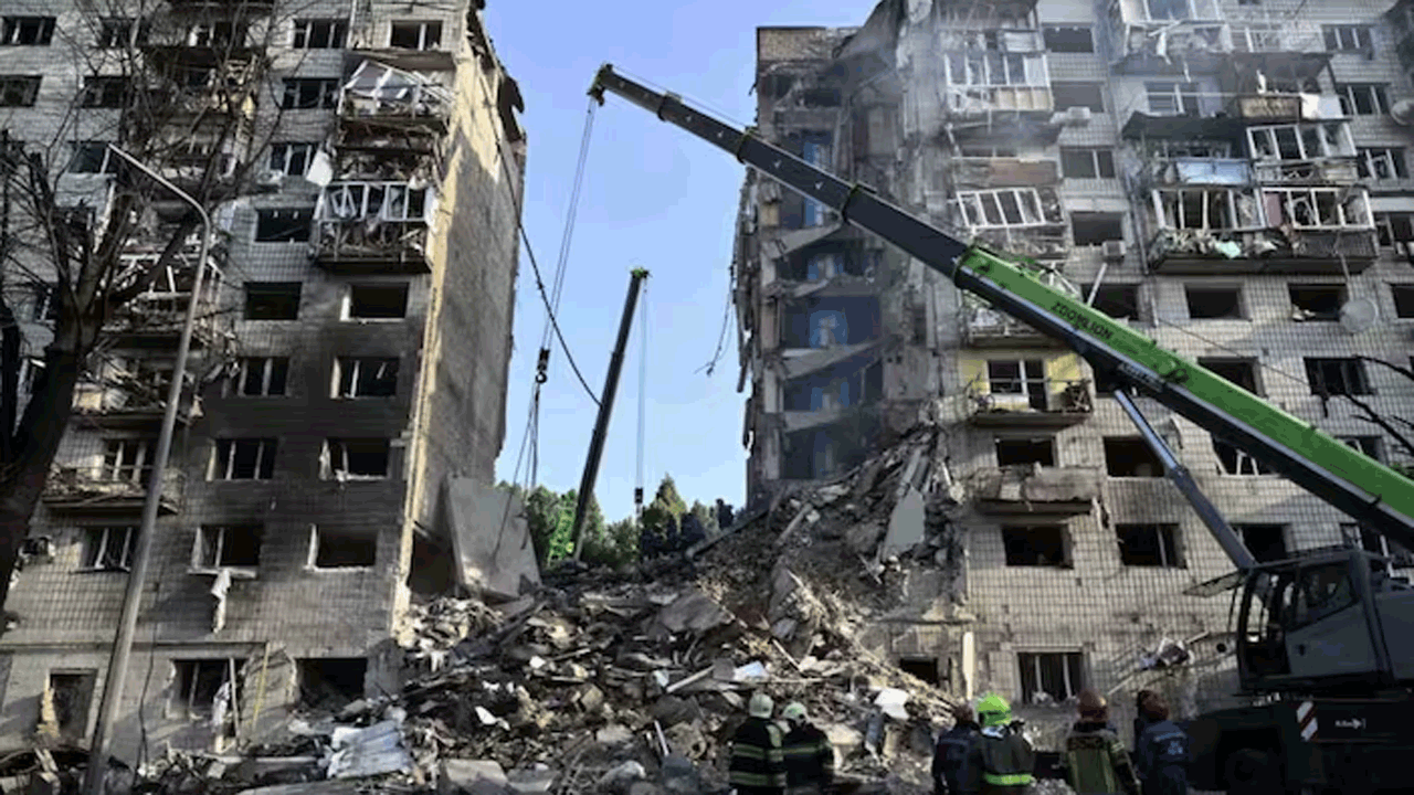 Russia Attack | కీవ్‌లోని అపార్ట్‌మెంట్‌పై రష్యా డ్రోన్‌ దాడి.. 14 మంది మృతి