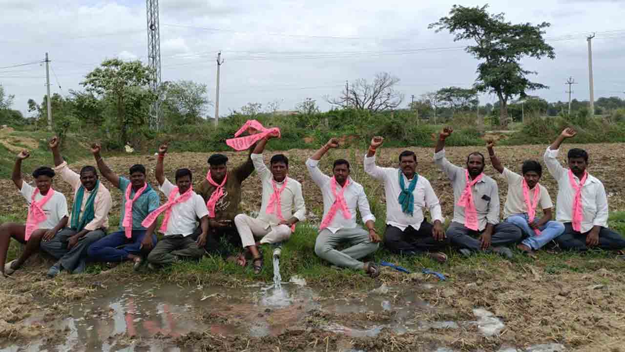 Rythu bharosa | ప్రభుత్వం వెంటనే రైతు భరోసా నిధులు విడుదల చేయాలి.. బీఆర్‌ఎస్‌ యువజన విభాగం వినూత్న నిరసన